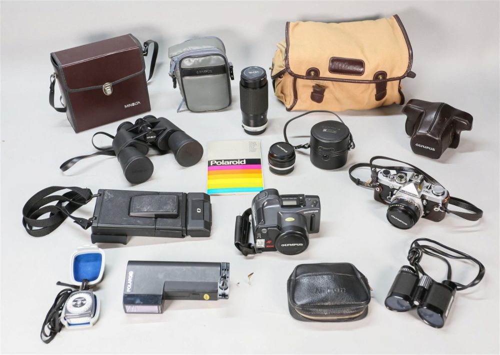 Lot 379: Grouping of Cameras, Accessories, and Binoculars
