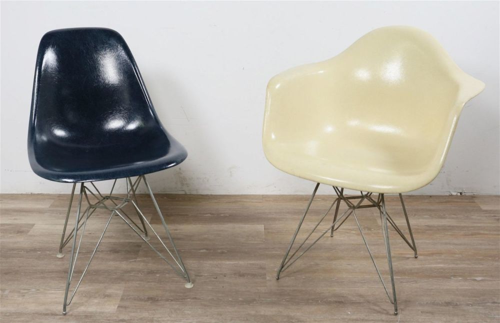 Lot 152: 2 Eames Fiberglass Chairs for Herman Miller