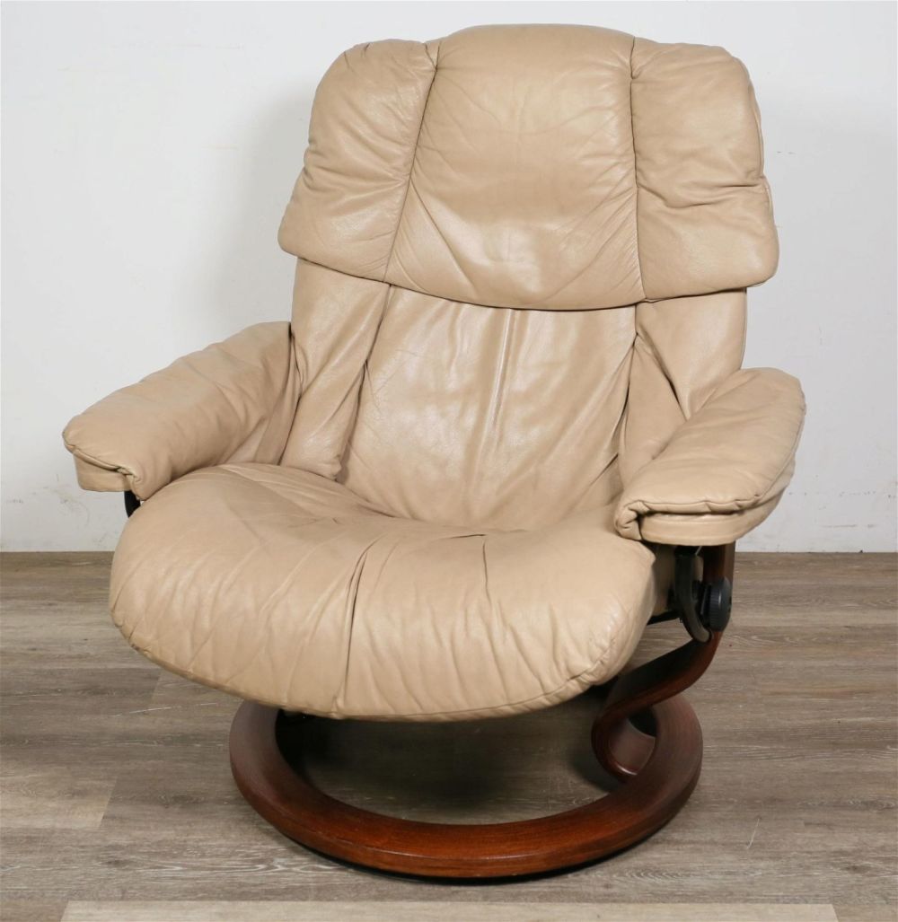 Lot 153: Ekornes Stressless Mid Century Modern Lounge Chair