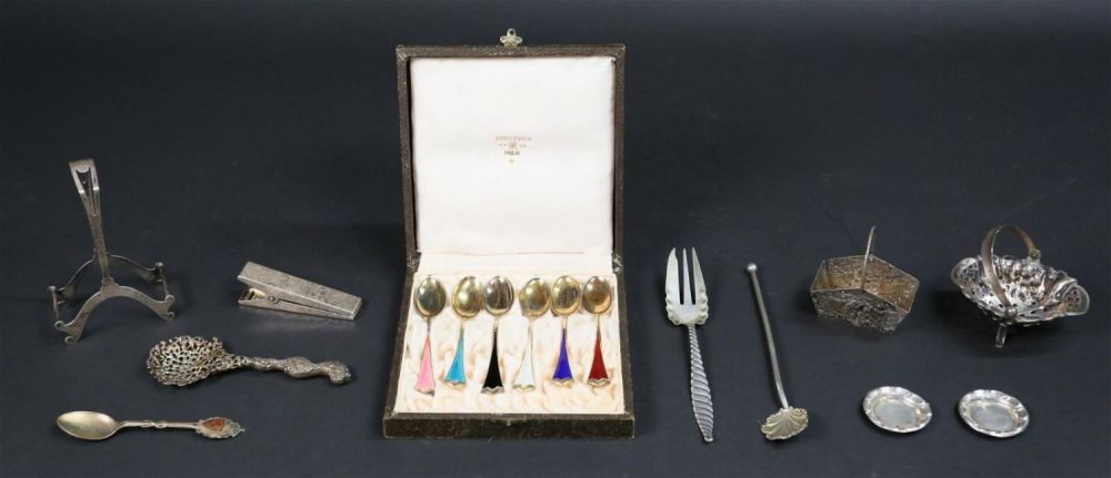 Lot 186: 16 Piece Silver Lot