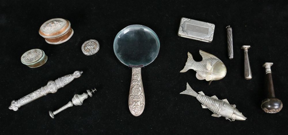 Lot 302: Grouping of Decorative Metal Items