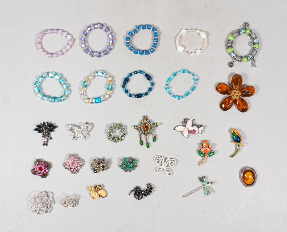 Lot 318: Grouping of Brooches and Bracelets