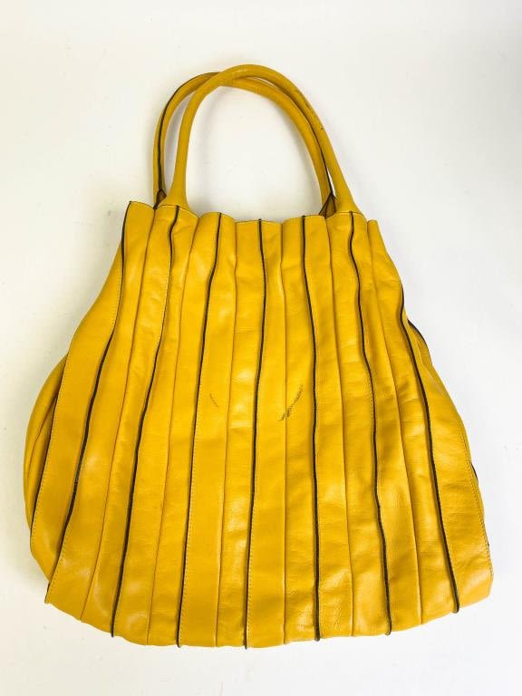 Lot 413: Lupo Yellow Abanico Leather Bag