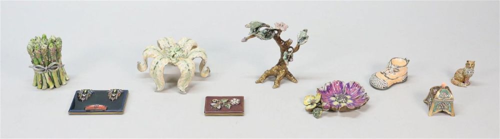 Lot 208: 9 Jay Strongwater Accessories