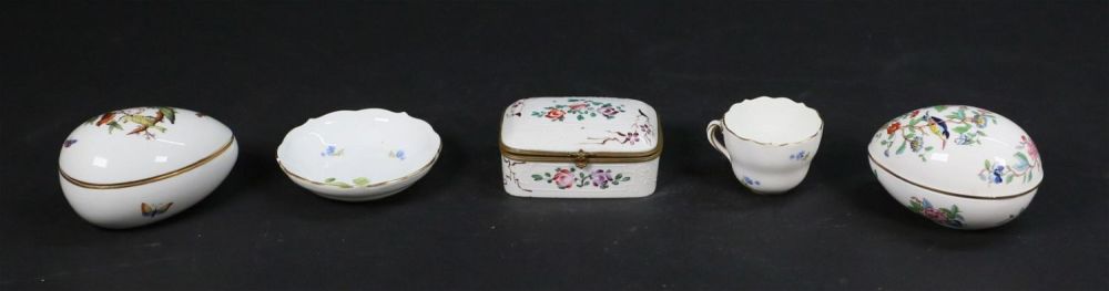 Lot 210: 5 Piece Porcelain Lot