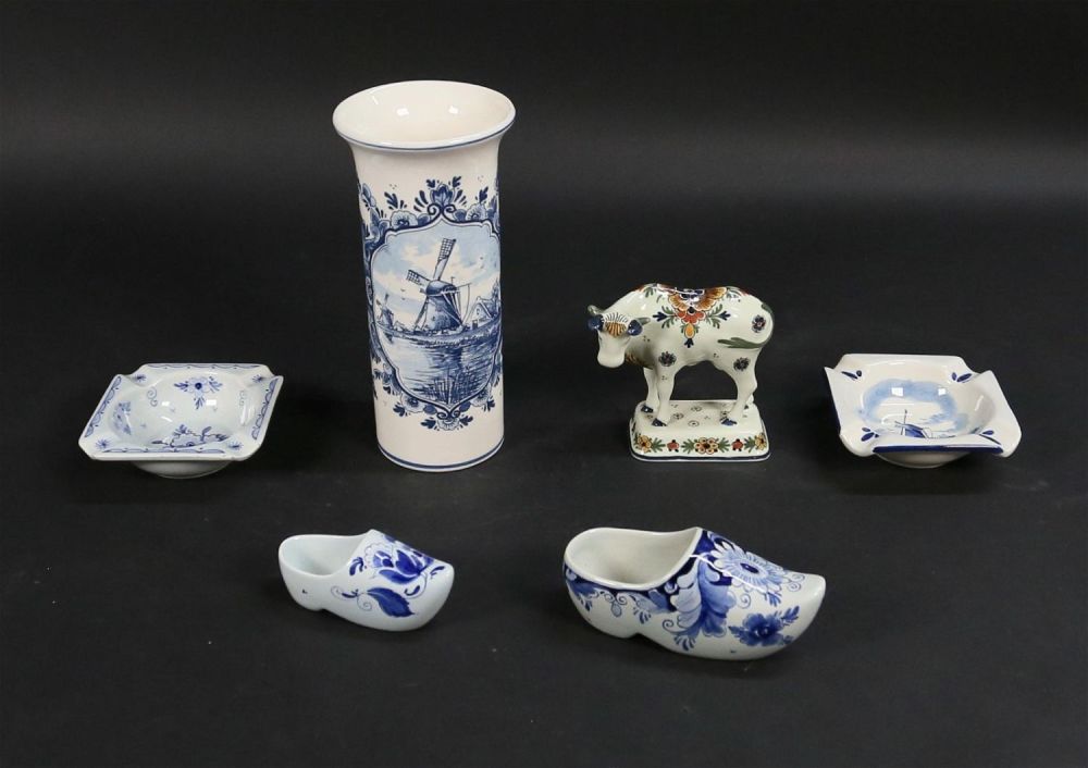 Lot 211: 6 Pieces Delft Porcelain