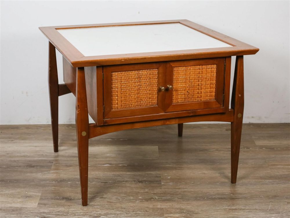 Lot 219: Paul McCobb Style Mid Century End Table
