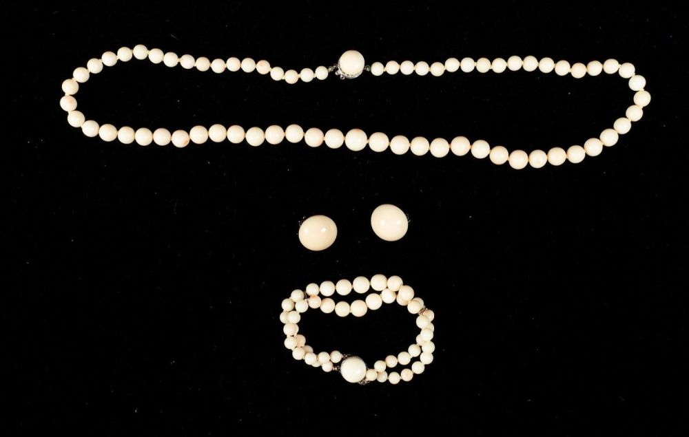Lot 375: 14k Gold & Bead Jewelry Set