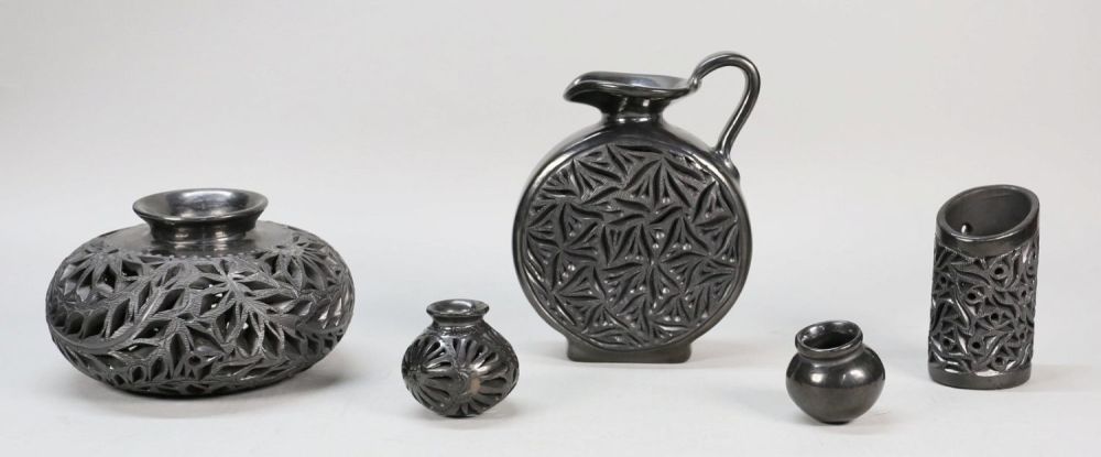 Lot 152: 5 Pieces Dona Rosa Incised Blackware Pottery