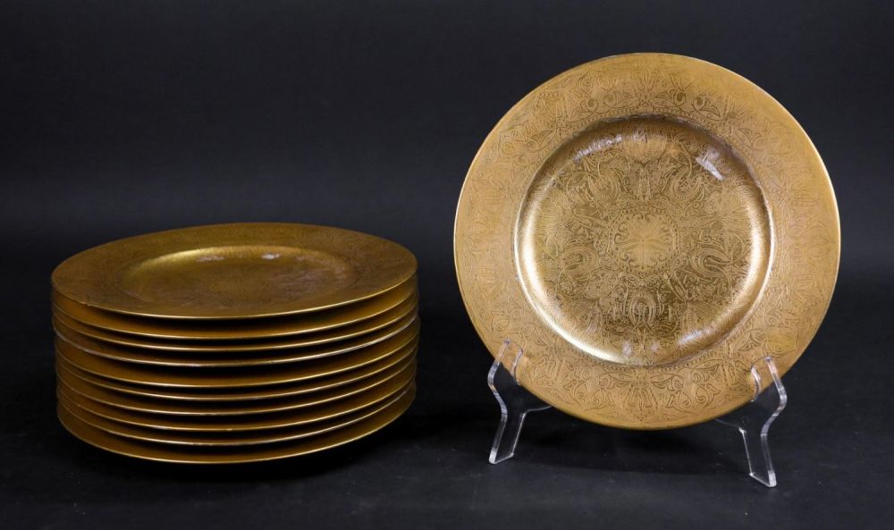 Lot 313: Set of 11 Hutschenreuther Gilt Plates