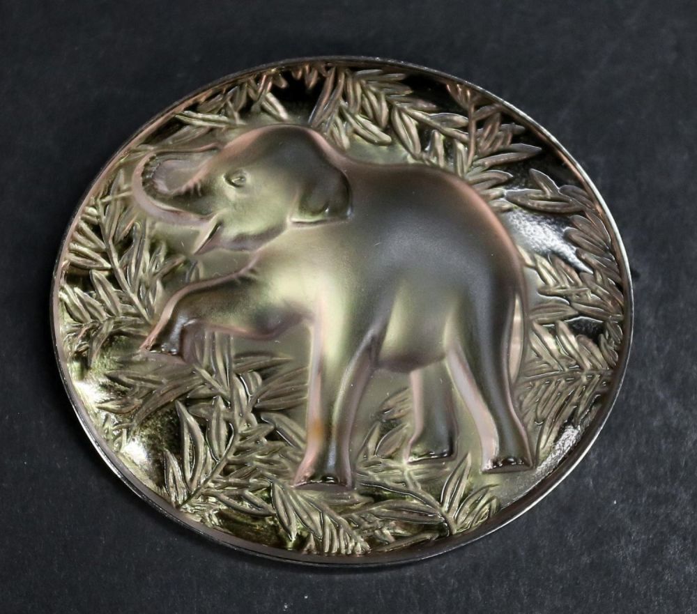 Lot 372: Lalique Crystal Elephant Brooch