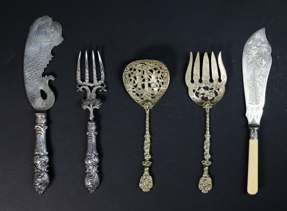 Lot 402: Collection of Fish Servers