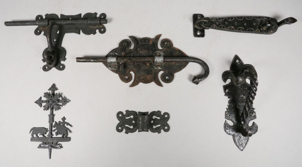 Lot 418: 6 Iron Architectural Elements
