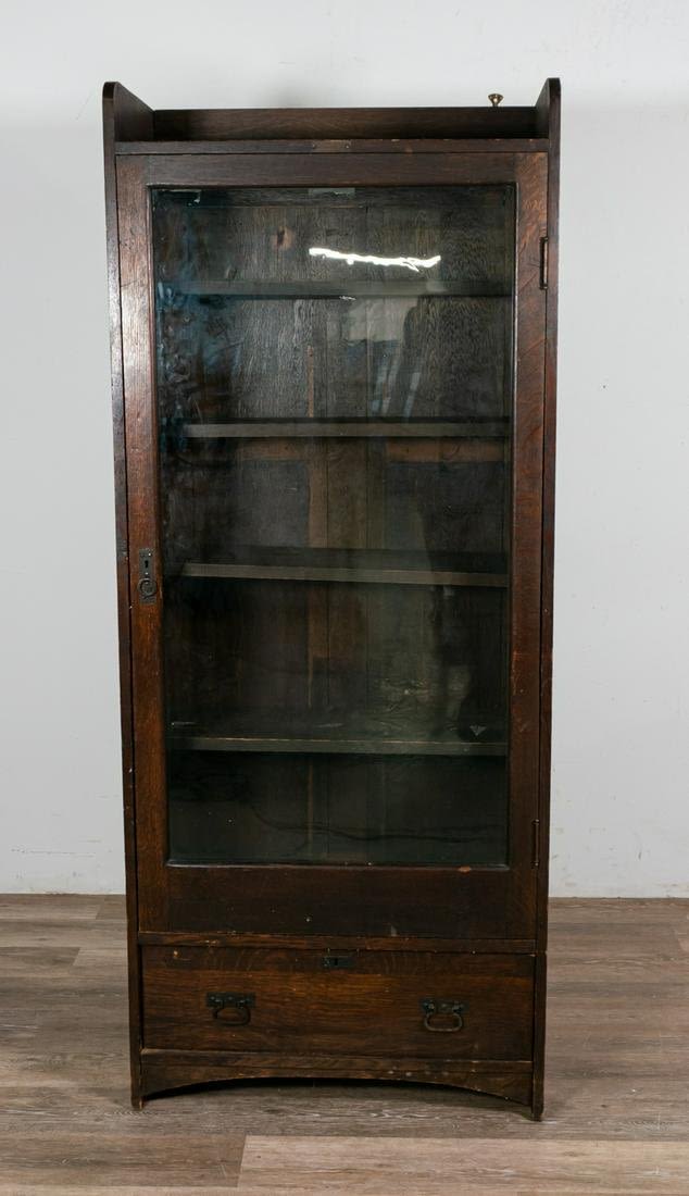 Lot 270: Arts and Crafts Period Yeager Gun Cabinet
