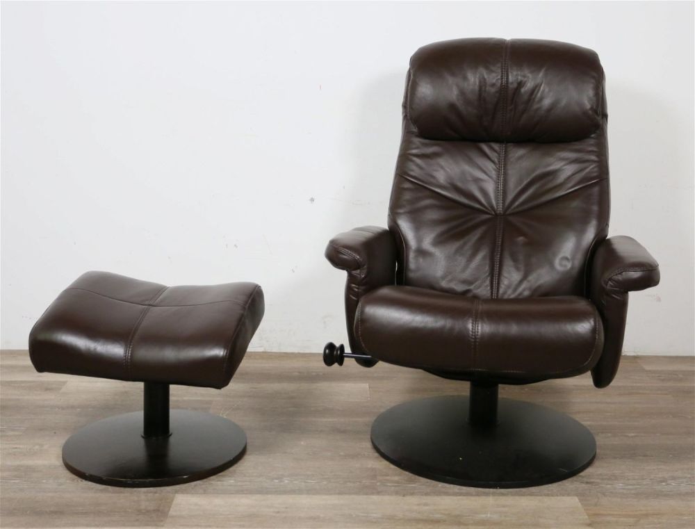 Lot 173: Ekornes Style Leather Lounge Chair and Ottoman