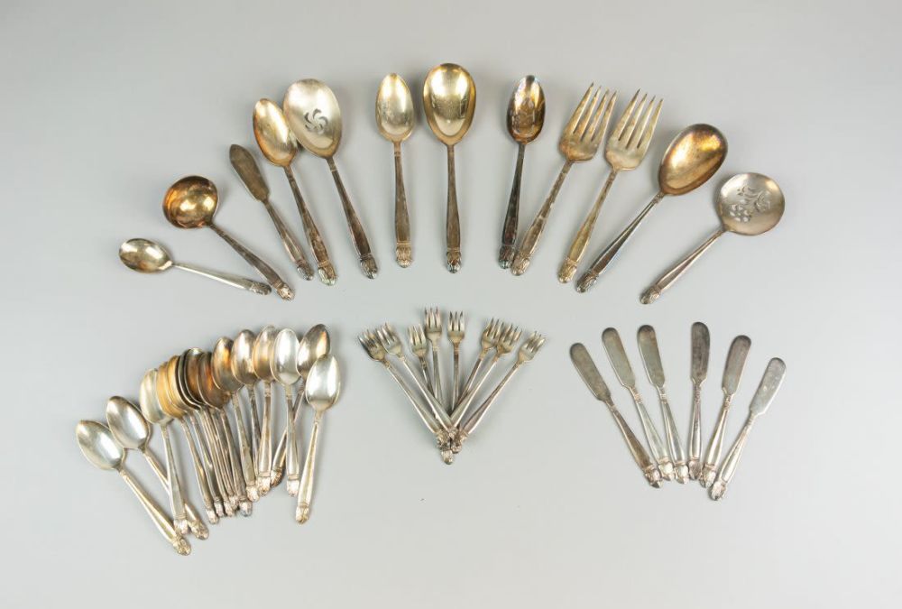 Lot 205: 41 Pcs Holmes & Edwards Danish Princess Flatware