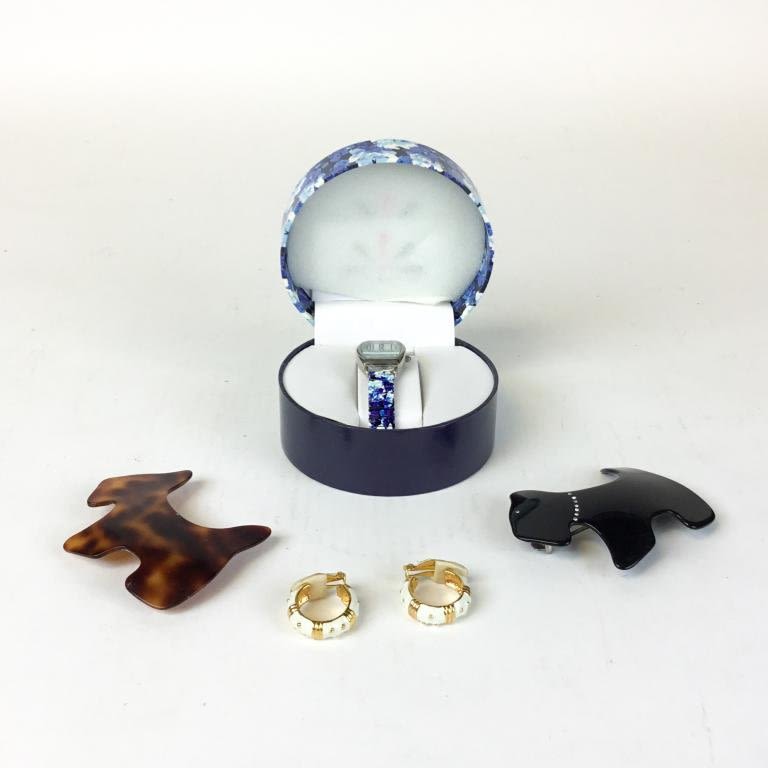 Lot 209: 4 Piece Accessory Grouping