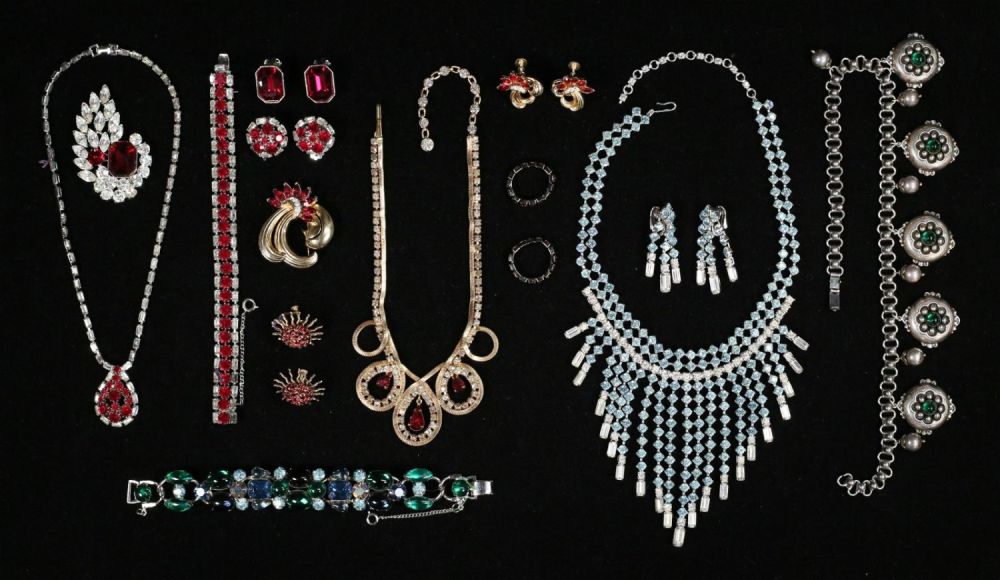 Lot 247: Grouping of Costume Jewelry