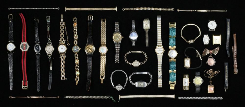 Lot 256: Lot of Women's Watches