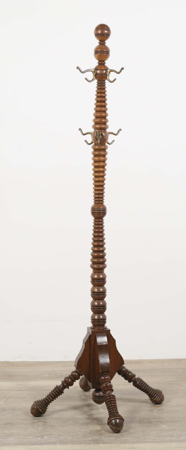 Lot 305: Victorian Coat Tree in the Style of Hunzinger