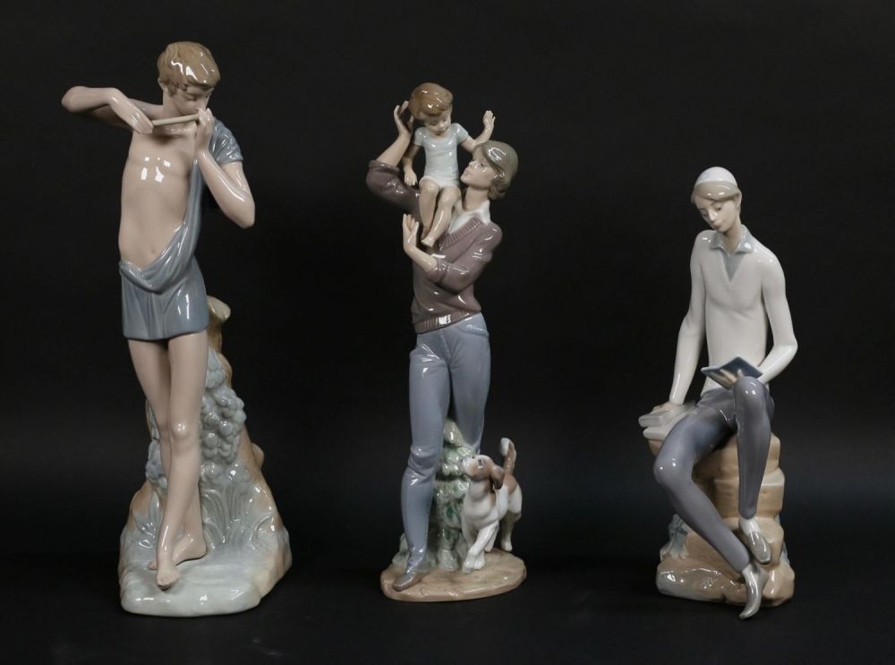 Lot 152: 3 Porcelain Figures Lladro & Nao