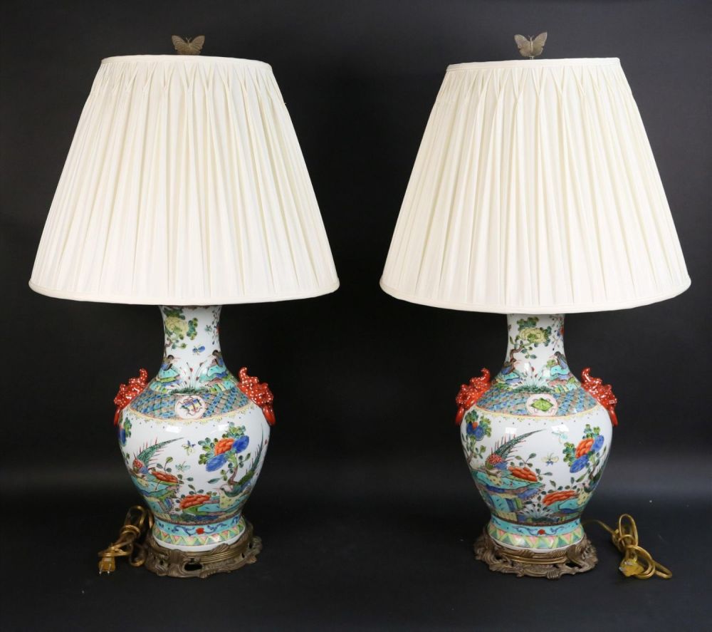 Lot 236: Pair of Chinese Porcelain Vases Tongzhi Marks