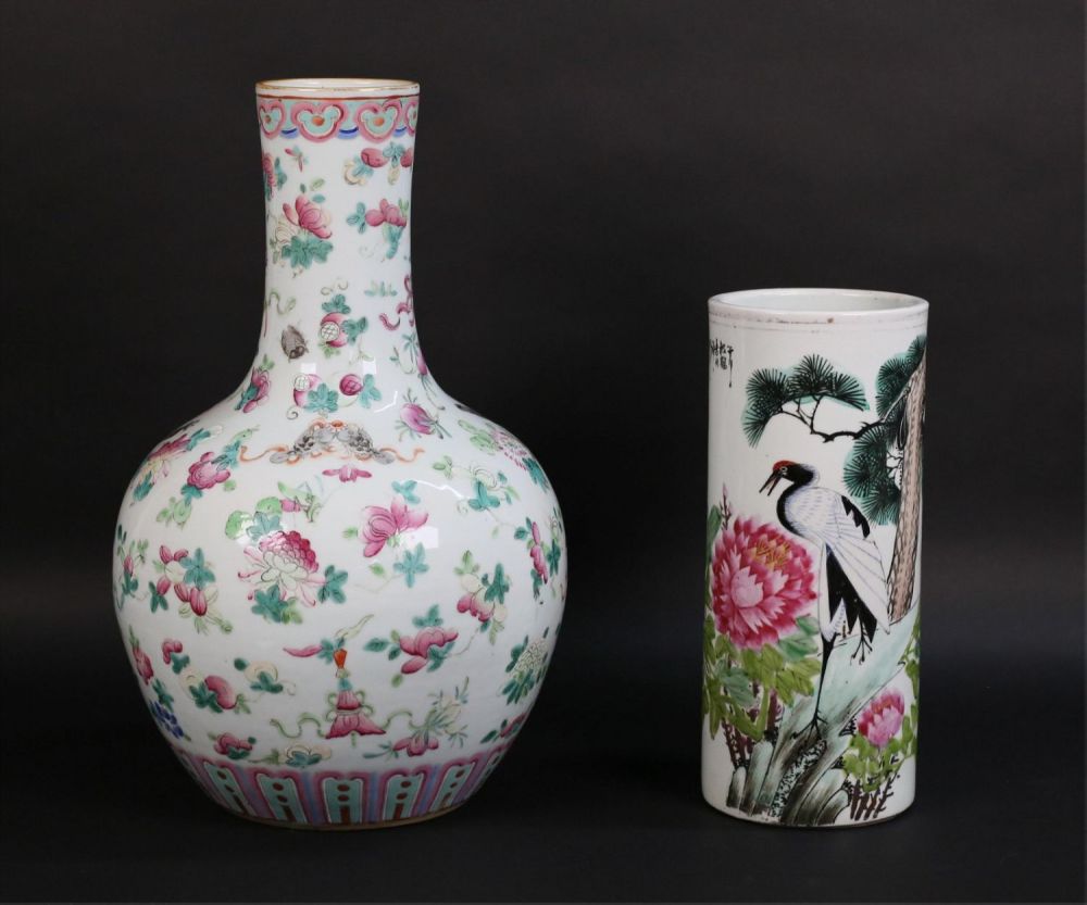Lot 237: 2 Chinese Porcelain Vases