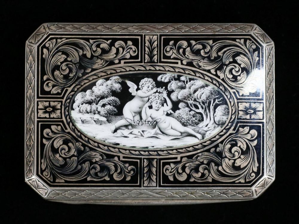 Lot 373: 800 Silver Compact / Card Case