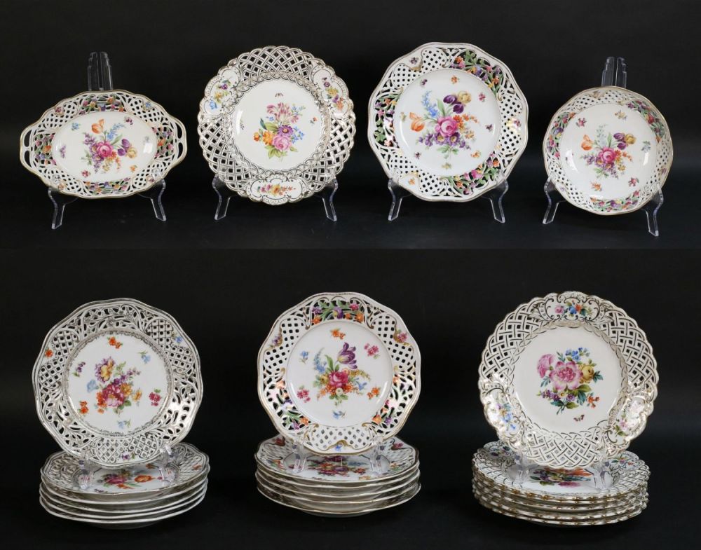 Lot 401: 22 Pieces German Porcelain Including Schumann