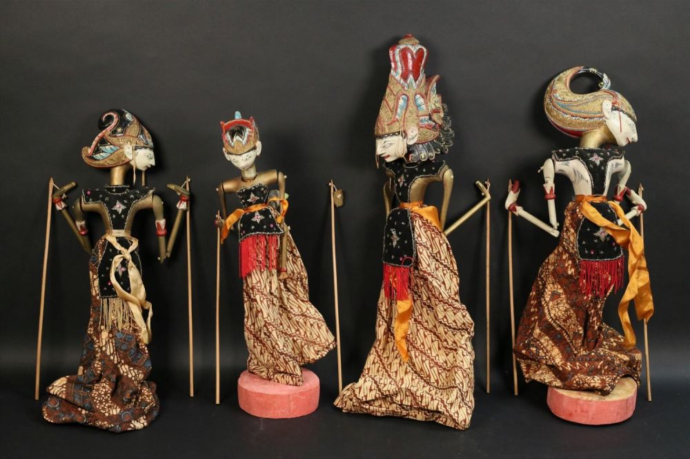 Lot 419: 4 Indonesian Puppets