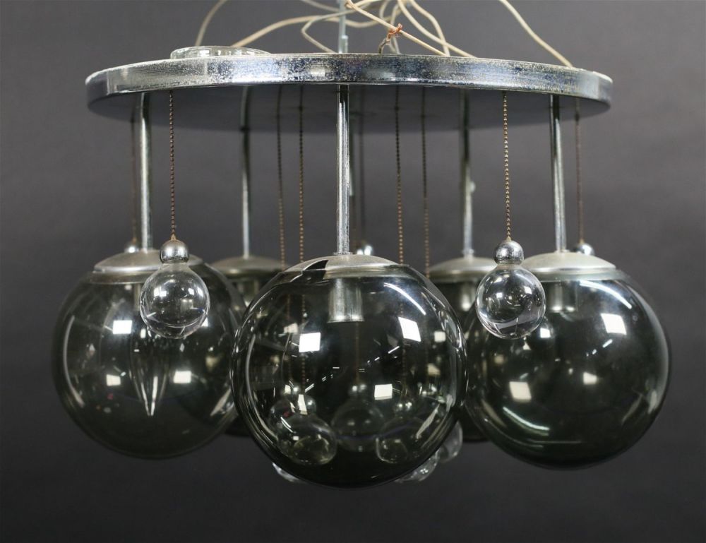 Lot 252: Lightolier Modern Chrome 5 Light Chandelier