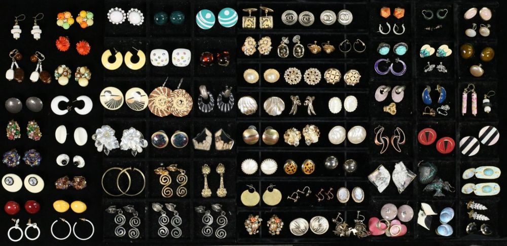 Lot 315: Grouping of Costume Jewelry Earrings