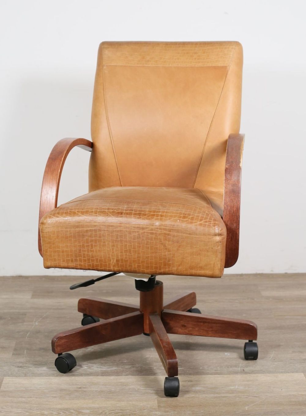 Lot 221: Shermag Inc. Mid Century Style Office Chair