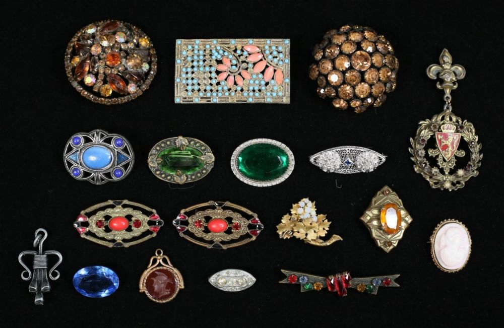Lot 248: Lot of Vintage Pins & Brooches