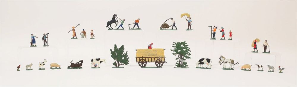 Lot 375: Art Craft Down on the Farm Lead Figure Set