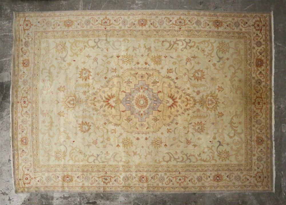 Lot 397: Parsa Turkish Weave Room Size Rug