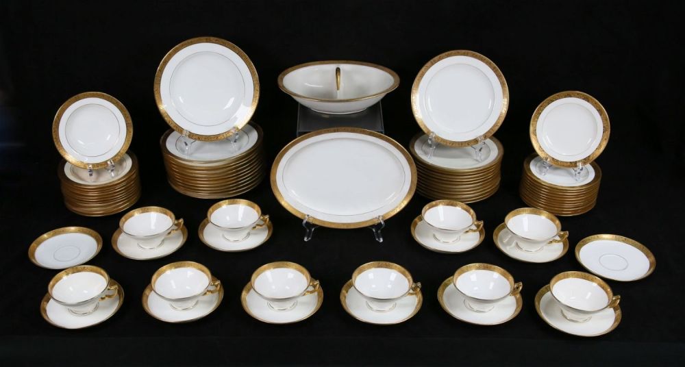 Lot 152: 70 Pieces Minton Gilt Decorated Dinnerware