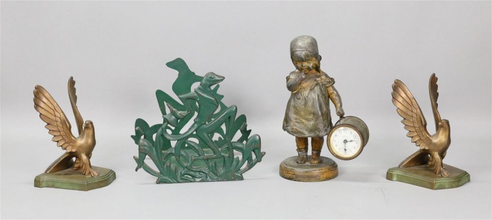 Lot 389: Lot of Decorative Table Top Items