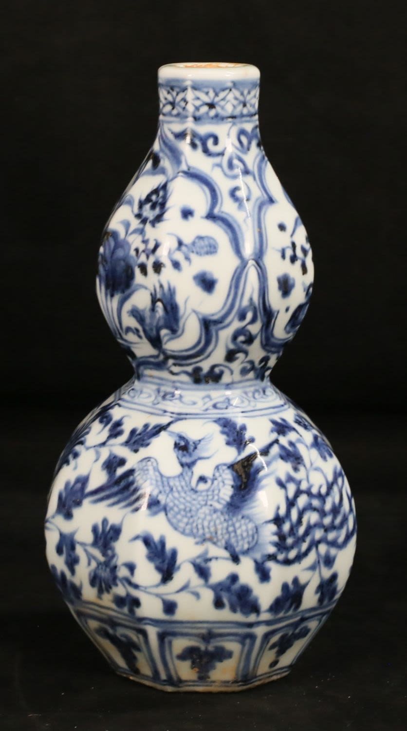 Lot 282: Ming Style Double Gourd Chinese Porcelain Vase