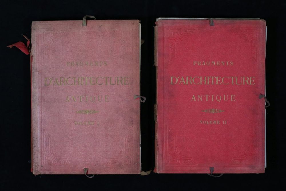 Lot 339: Fragments d'Architecture Antique 2 Volumes