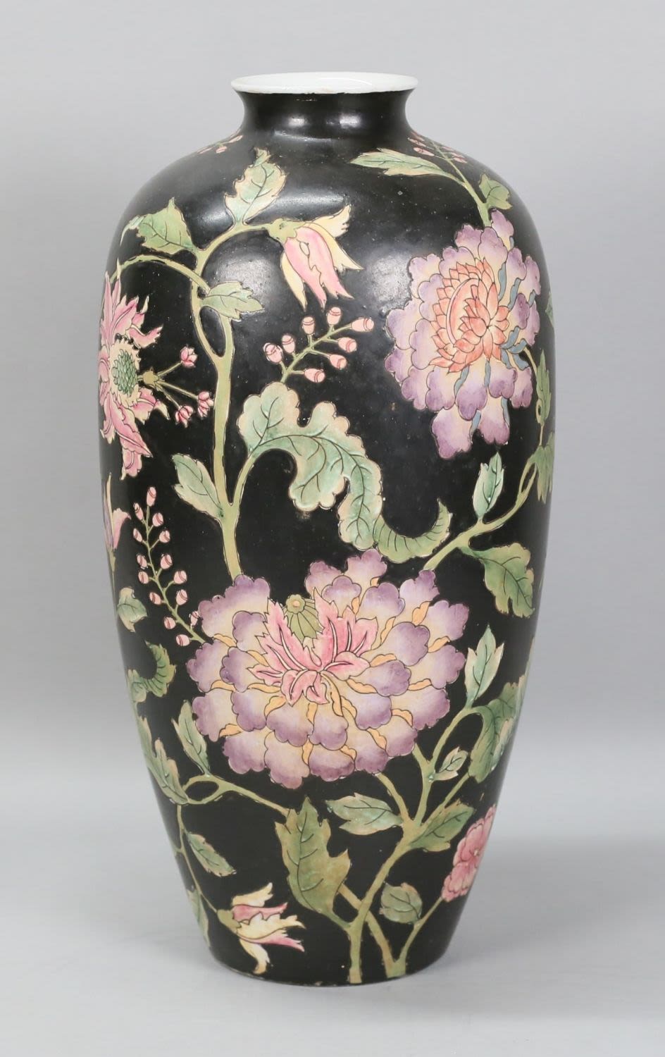 Lot 196: Chinese Porcelain Vase Qianlong Mark