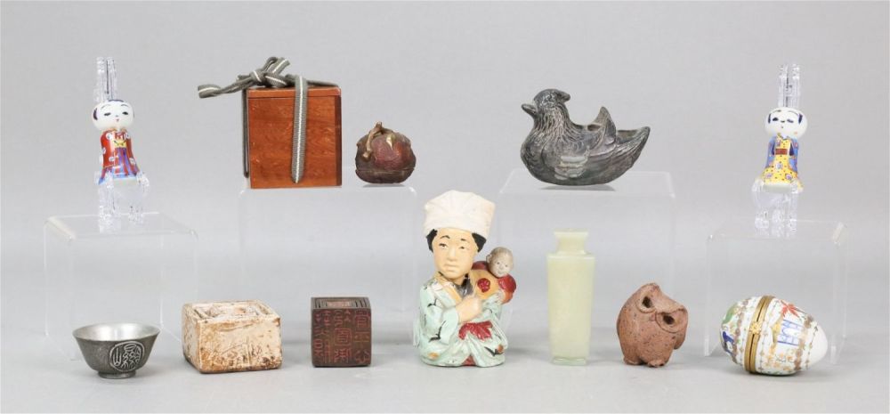 Lot 211: Lot of Chinese & Japanese Decorative Items