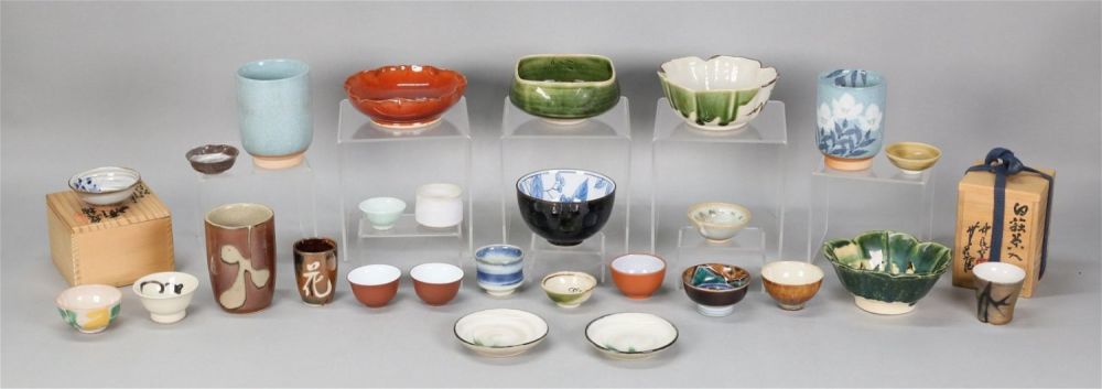 Lot 254: 27 Pieces Japanese Pottery