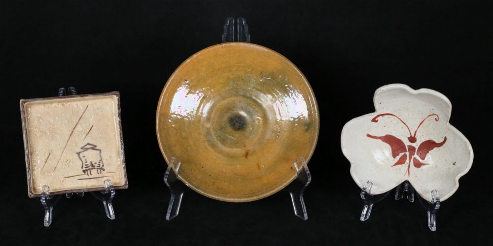 Lot 263: 3 Pieces Japanese Pottery