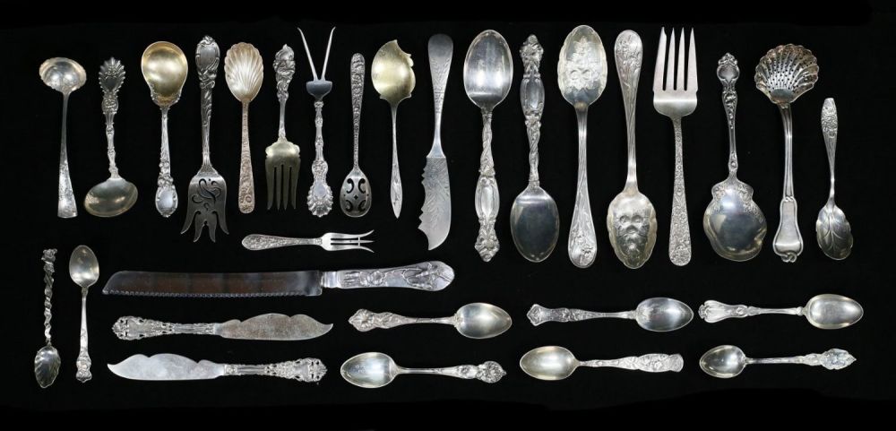 Lot 524: 30 Pieces American Sterling Flatware
