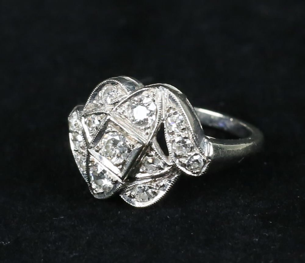 Lot 532: Vintage 14k White Gold & Diamond Ring