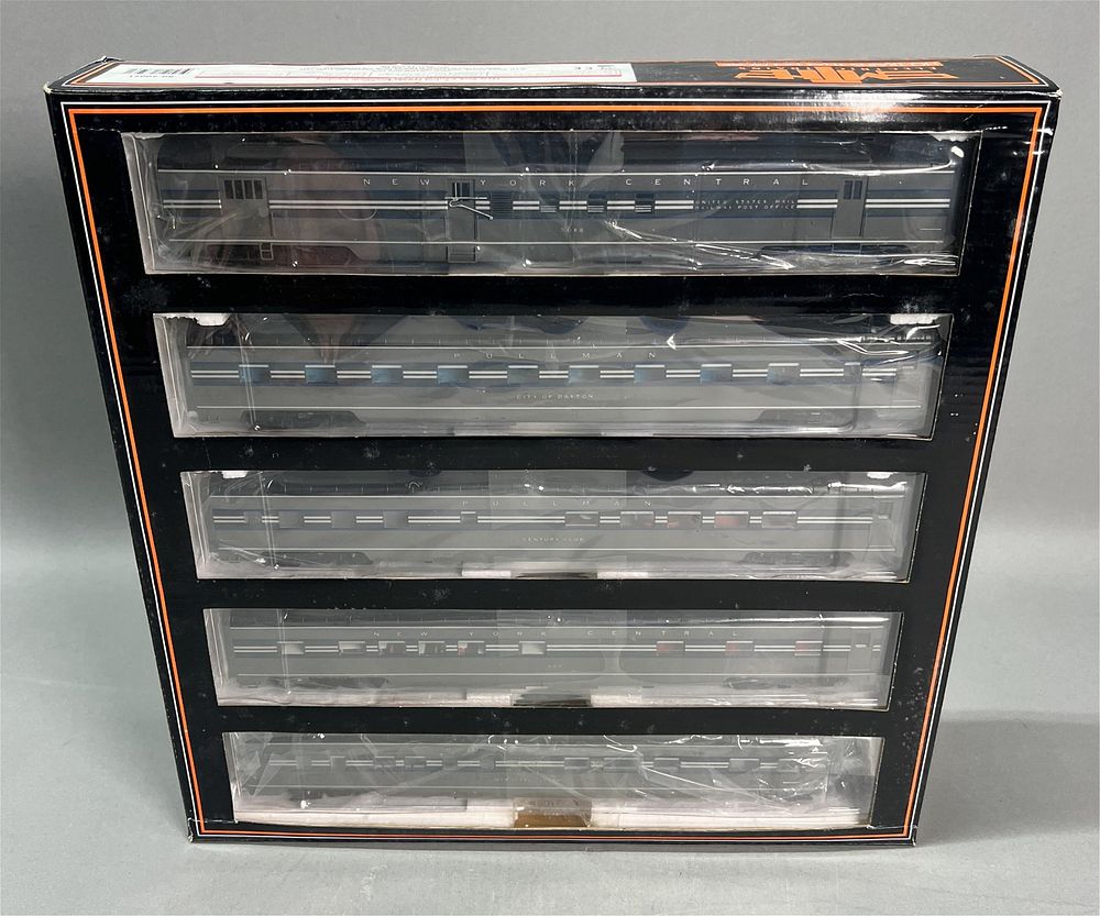 Lot 160: MTH Electric Trains - 5 Car Passenger Set