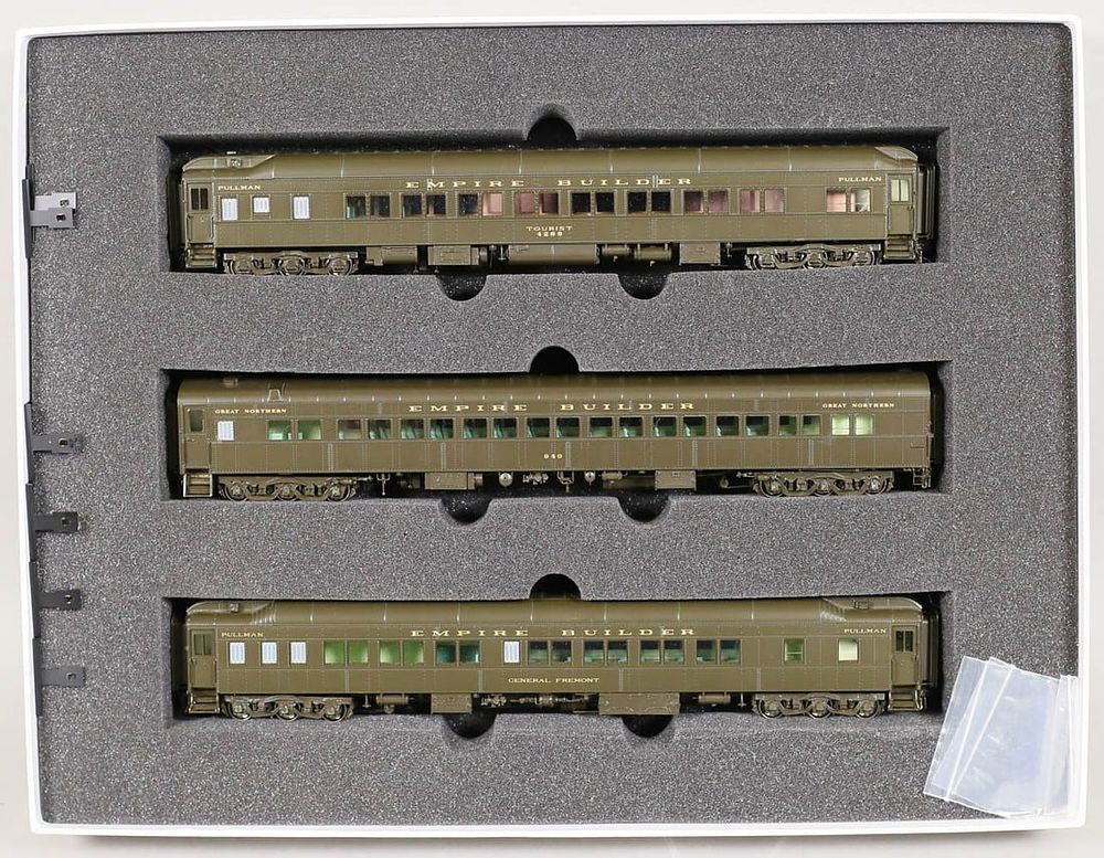 Lot 199: Challenger Imports 3 Pack A - Great Northern Rail