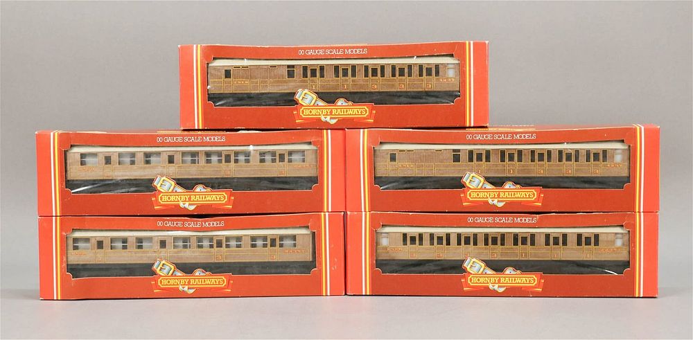 Lot 434: Lot of 5 Hornby Composite Coach/Brake Composite