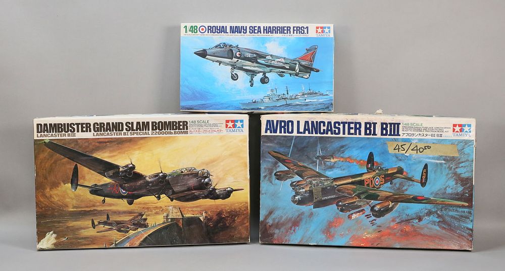 Lot 686: Lot of 3 Tamiya Model Plane Kits